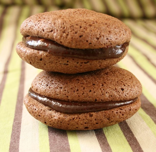 chocolate-maracons Chocolate Macarons with Beetroot Chocolate Fudge Filling