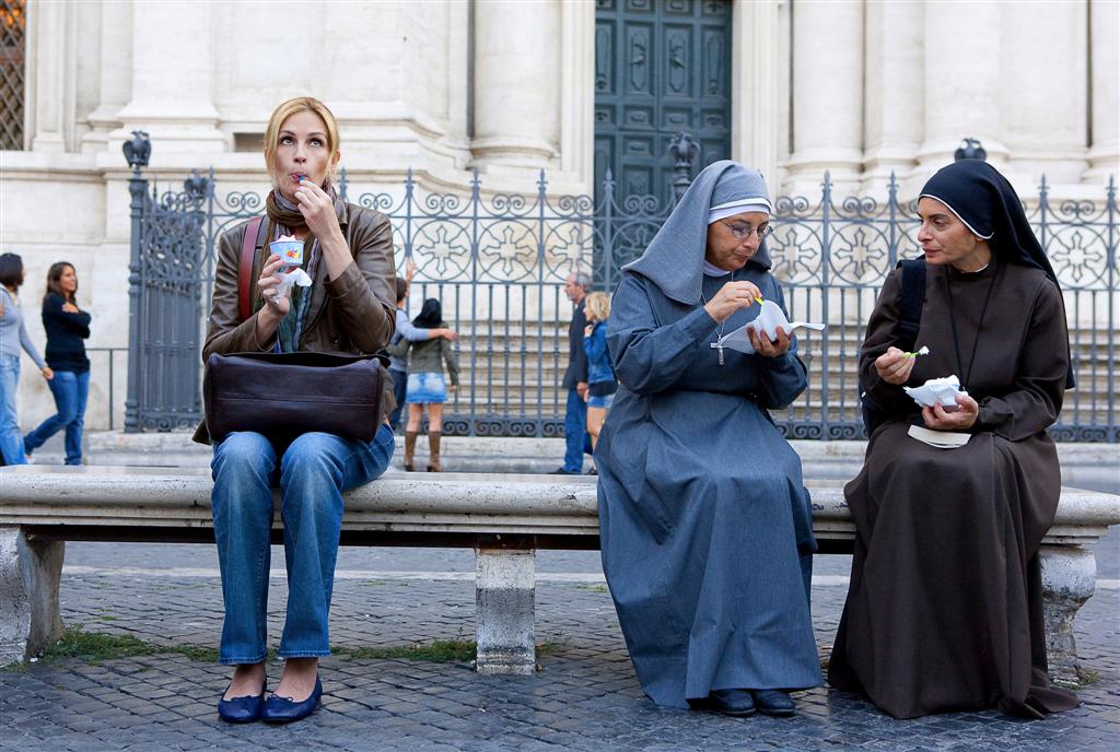 Eat Pray Love Julia Roberts eating ice cream with nuns Eat Pray Love Julia Roberts eating ice cream with nuns