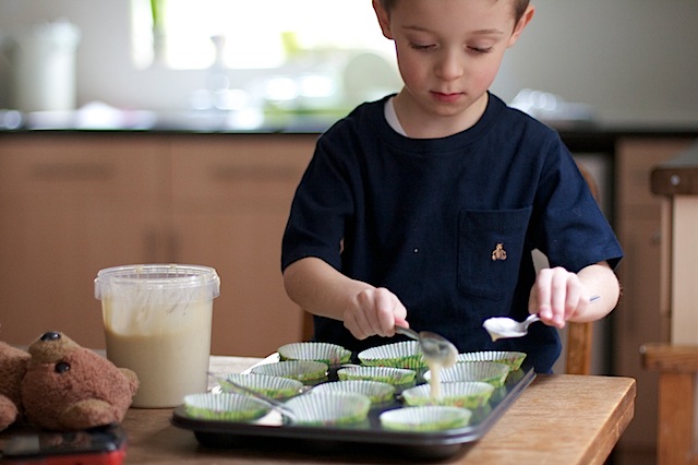 Children making cakes at development.maisoncupcake.com