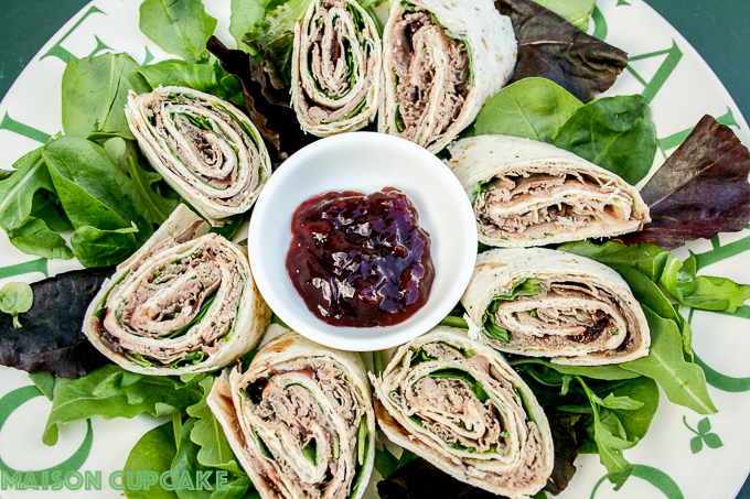 Roast beef wraps with cranberry relish and spinach for packed lunches or parties via @maisoncupcake at development.maisoncupcake.com