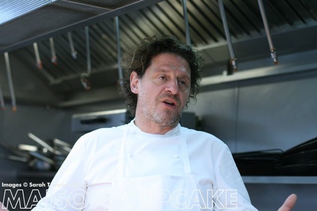 Marco Pierre White stuffs his turkey | development.maisoncupcake.com See how chef Marco Pierre White prep his roast turkey at development.maisoncupcake.com #thanksgiving #christmas 
