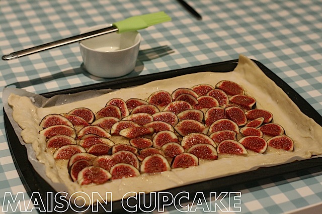 Dead easy dessert idea: fig tart using puff pastry by development.maisoncupcake.com #baking #recipes #pastry