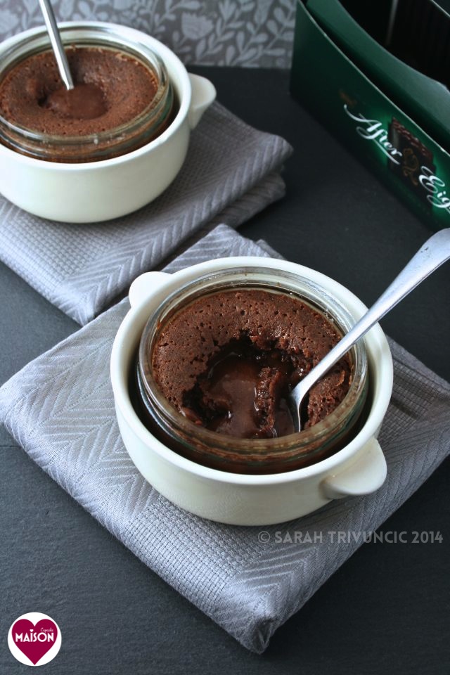 Melting chocolate puddings with peppermint - perfect dessert for two by development.maisoncupcake.com 