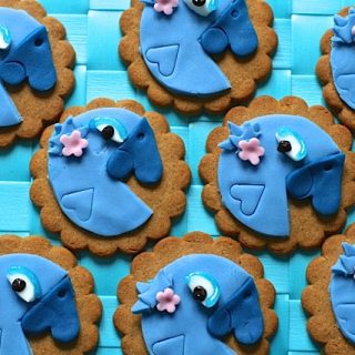 Cute Rio 2 blue parrot cookies decorated with blue sugarpaste and pink flowers