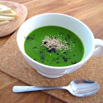 Raw-green-soup-with-cavolo-nero-coconut-and-butternut-squash-Vitamix-recipe-2.jpg