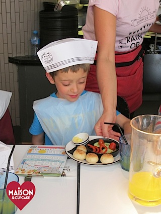 Pizza Express kids party pizza decorating party review at development.maisoncupcake.com 