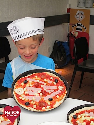 Pizza Express kids party pizza decorating party review at development.maisoncupcake.com 