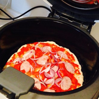 Making pizza in Multifry