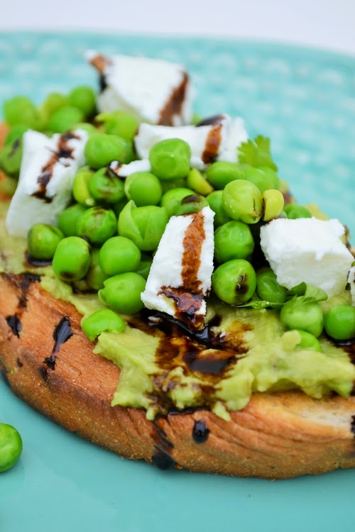 avocado+and+pea+bruschetta