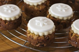 Mini Tropical Christmas Cakes - Fast Easy Alternative Tropical Christmas Cake at development.maisoncupcake.com