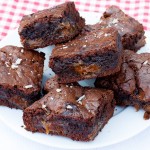 Dulce de Leche Brownies chocolate traybake at development.maisoncupcake.com