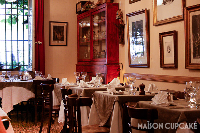 La Gousse D'Ail restaurant interior in St Remy de Provence, France