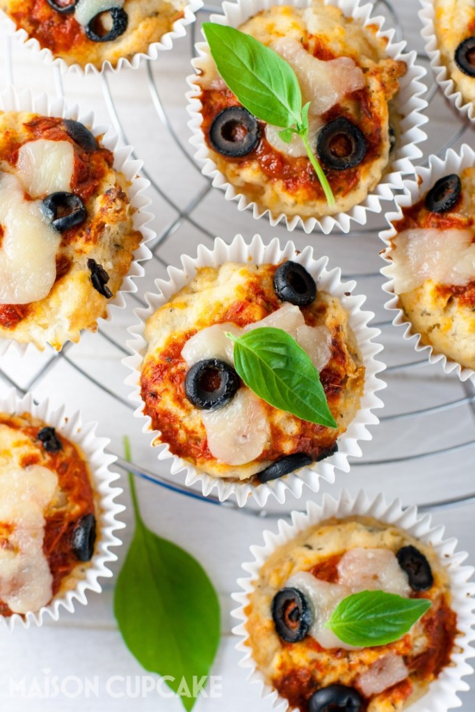 Bake these easy Pizza Muffins with Black Olives in little over 30 minutes - recipe at development.maisoncupcake.com