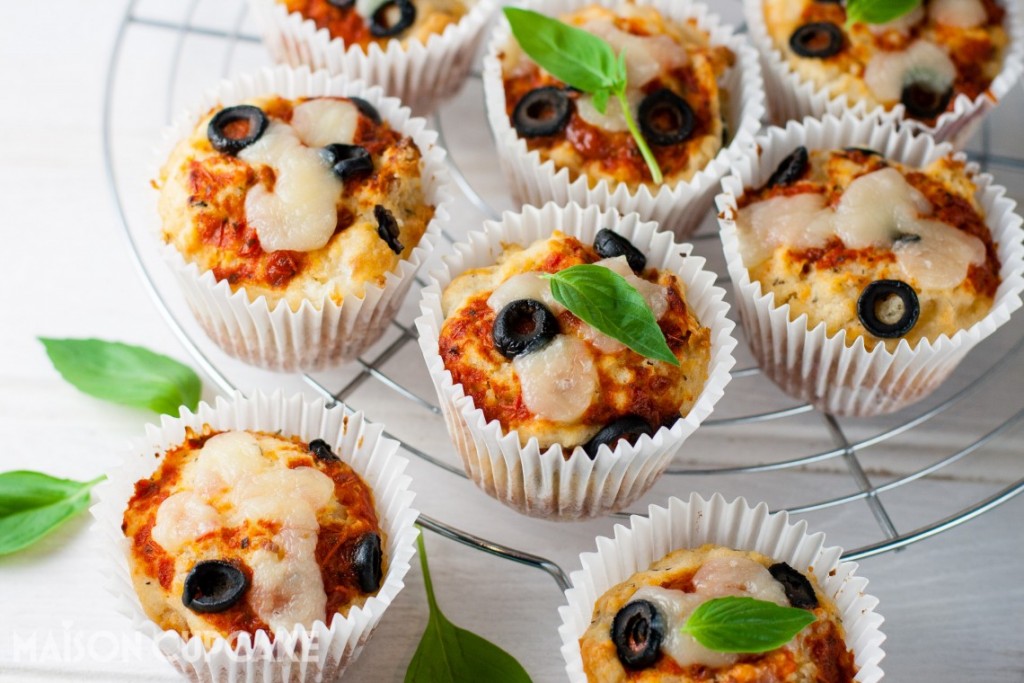 Bake these easy Pizza Muffins with Black Olives in little over 30 minutes - recipe at development.maisoncupcake.com