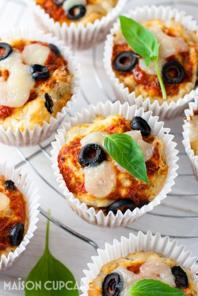 Bake these easy Pizza Muffins with Black Olives in little over 30 minutes - recipe at development.maisoncupcake.com