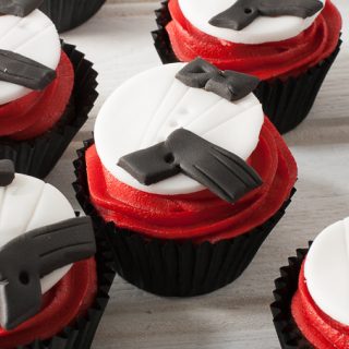 Two ways to make James Bond party cupcakes