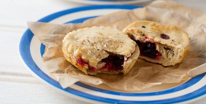 Mini Apple Pies with Beetroot (Vegan)