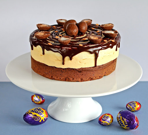 Creme Egg Mousse Cake
