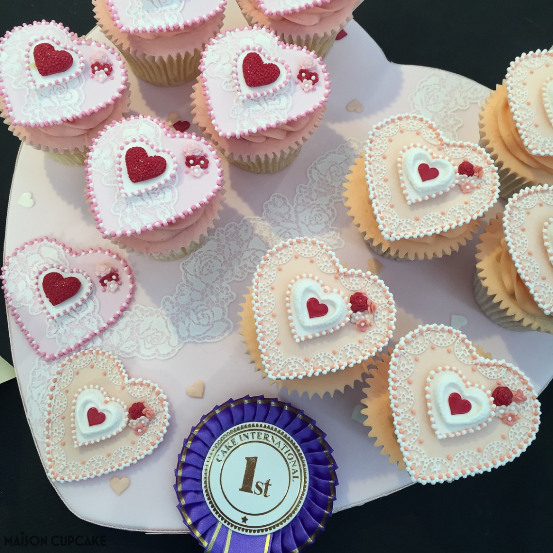Intricate heart cupcakes by Tania Clarke 